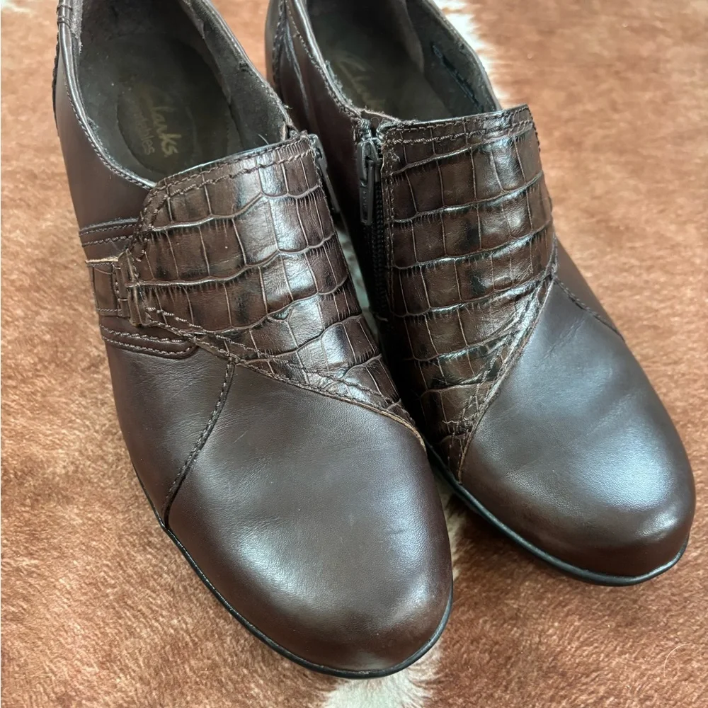 Clark’s Bendable Brown leather Women's Shoes booties 9.5
